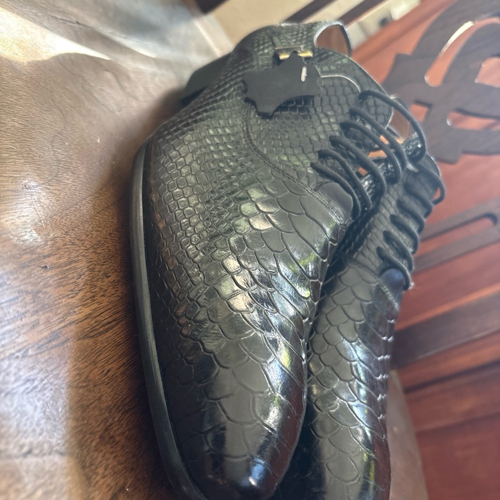 Elegant Black Textured Men's Oxfords